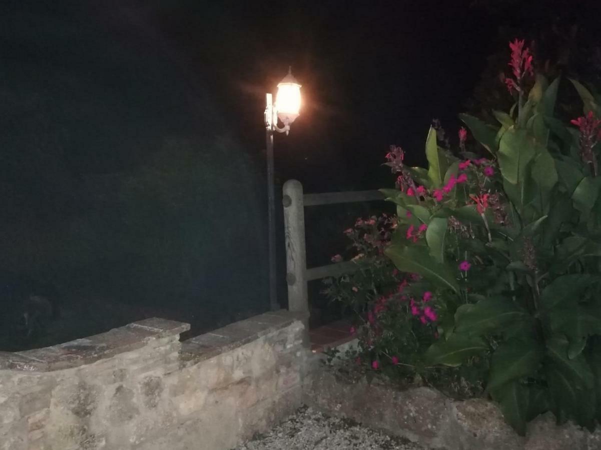 Hostal Il Fienile Nella Roccia Casole dʼElsa Exterior foto