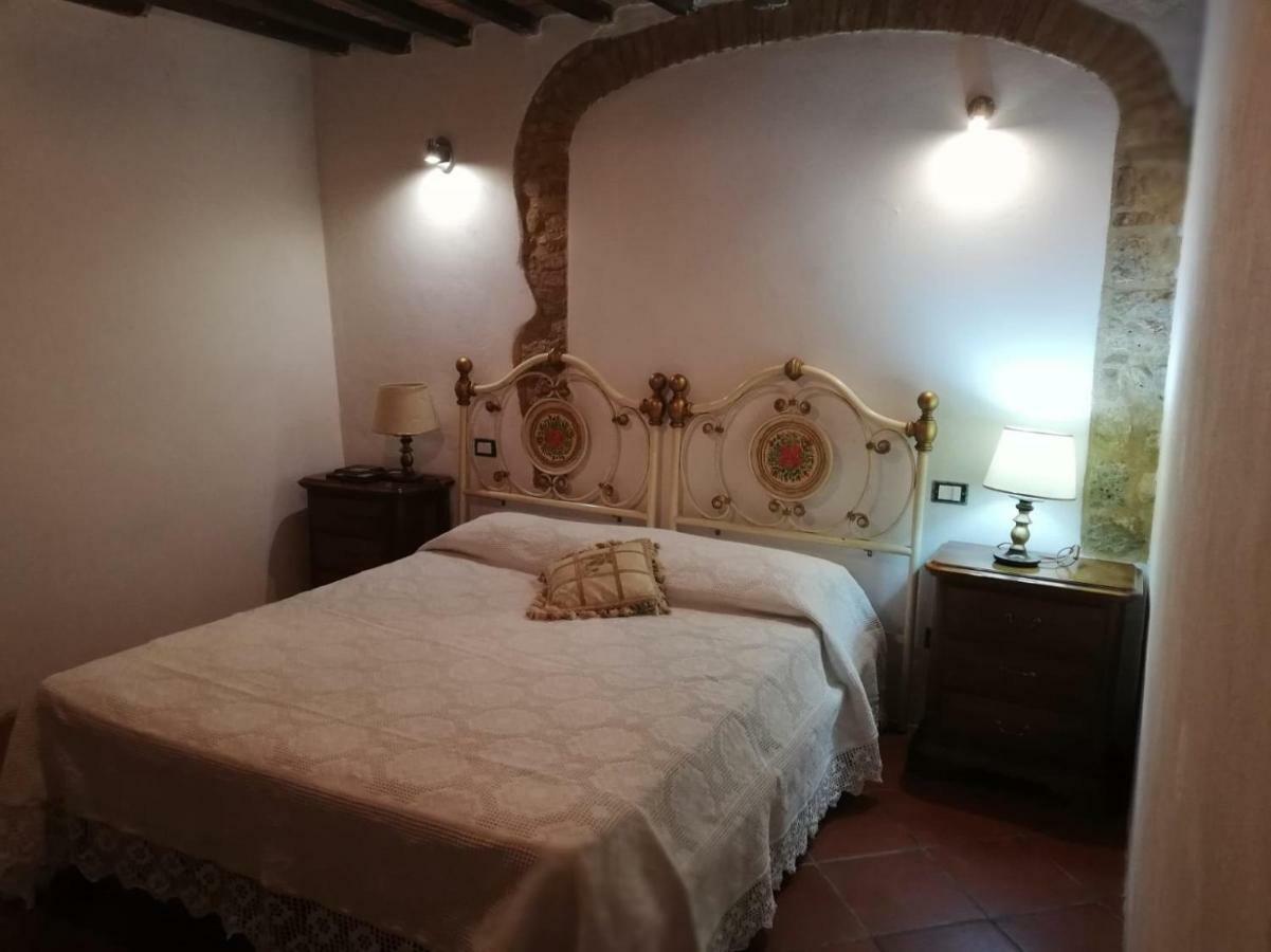 Hostal Il Fienile Nella Roccia Casole dʼElsa Exterior foto