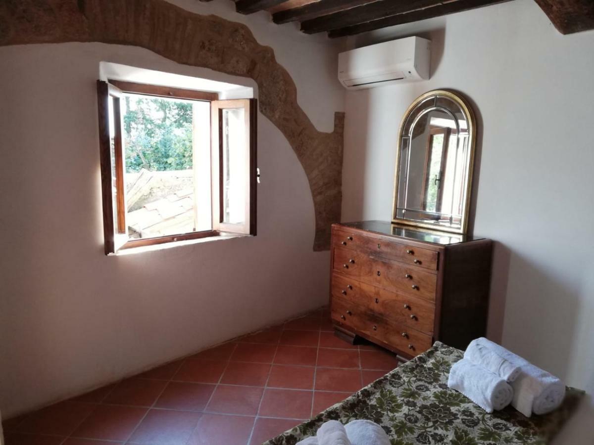 Hostal Il Fienile Nella Roccia Casole dʼElsa Exterior foto