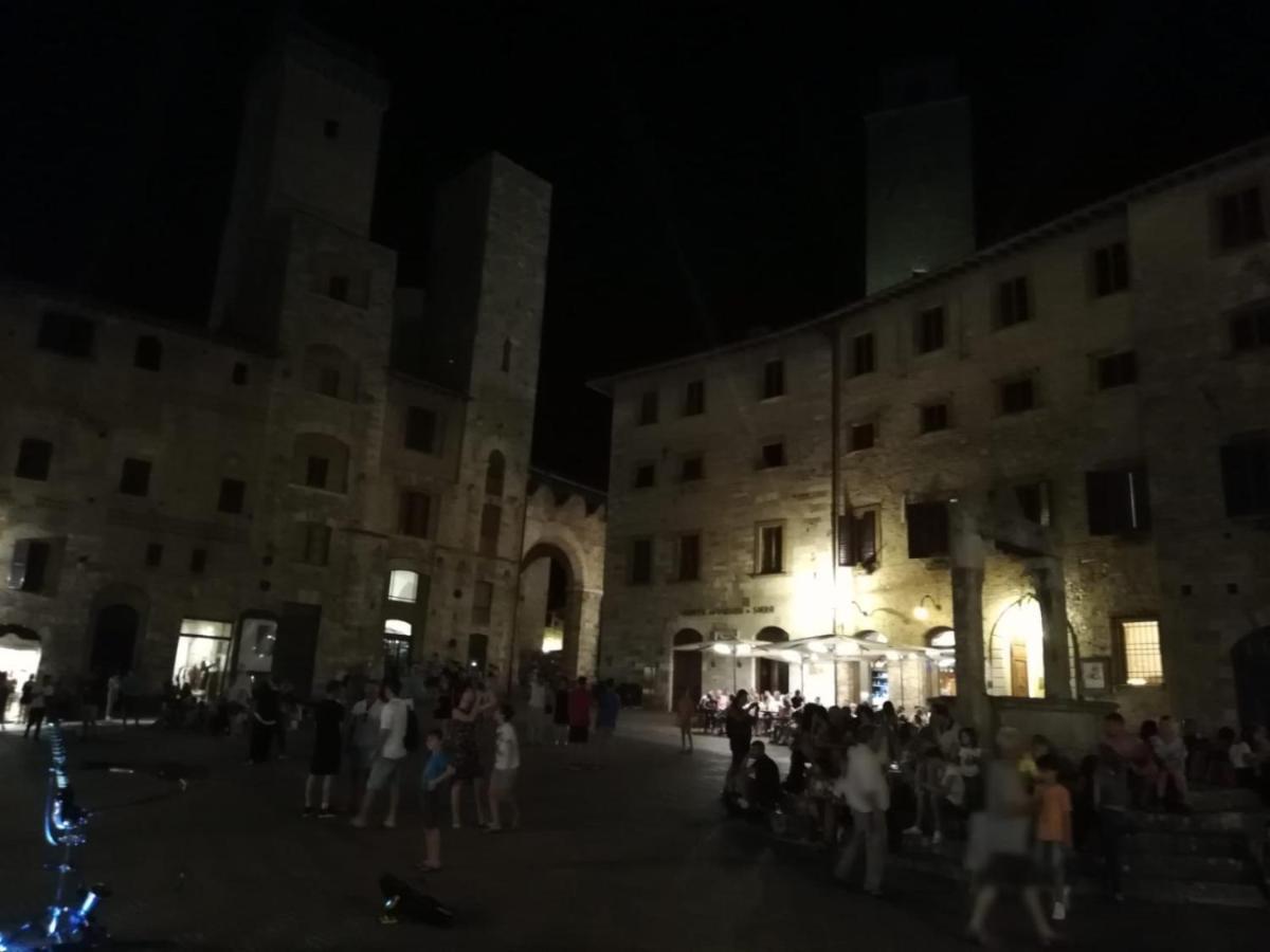 Hostal Il Fienile Nella Roccia Casole dʼElsa Exterior foto
